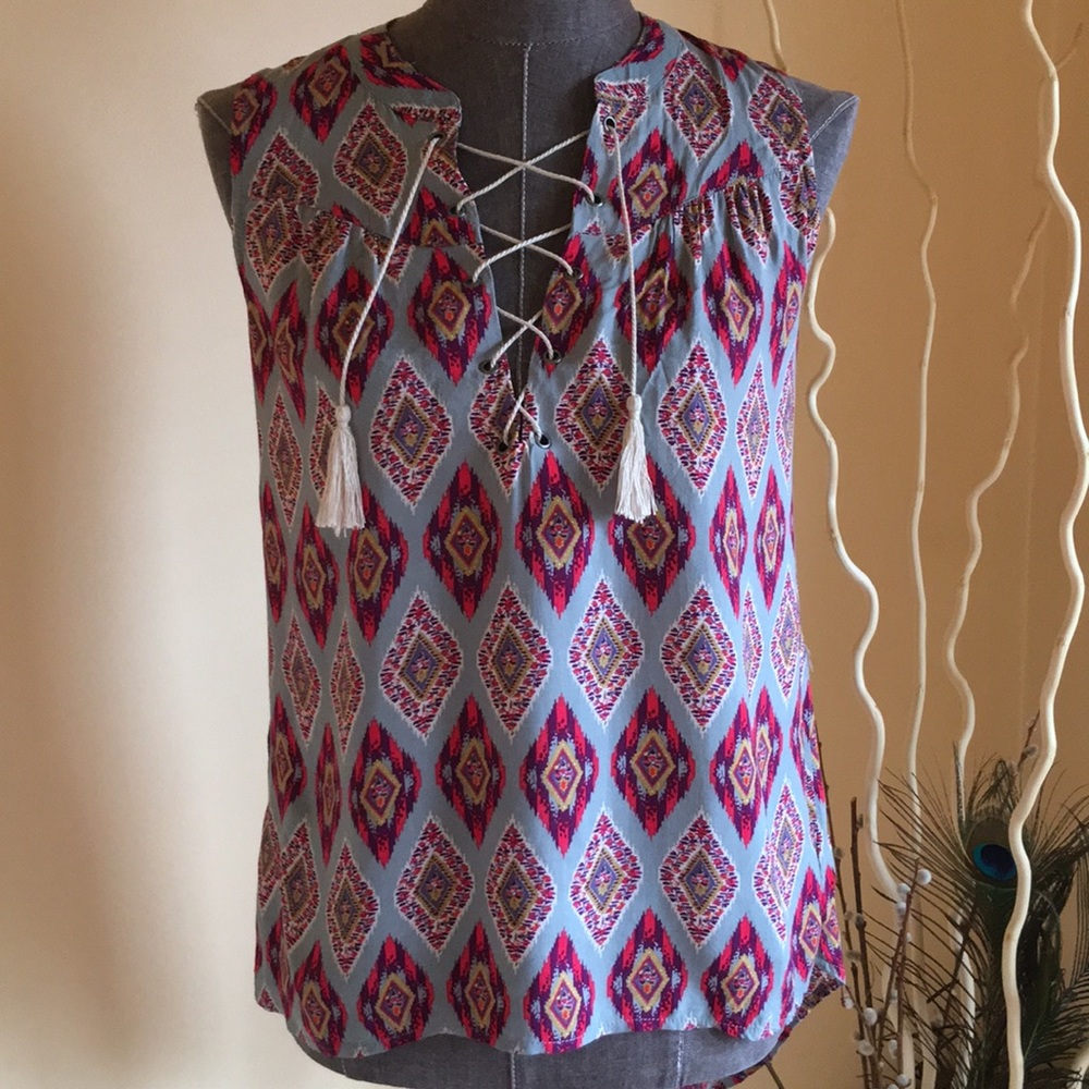 NWOT Xhilaration Boho Print Fishtail Hem Sleeveless Top S